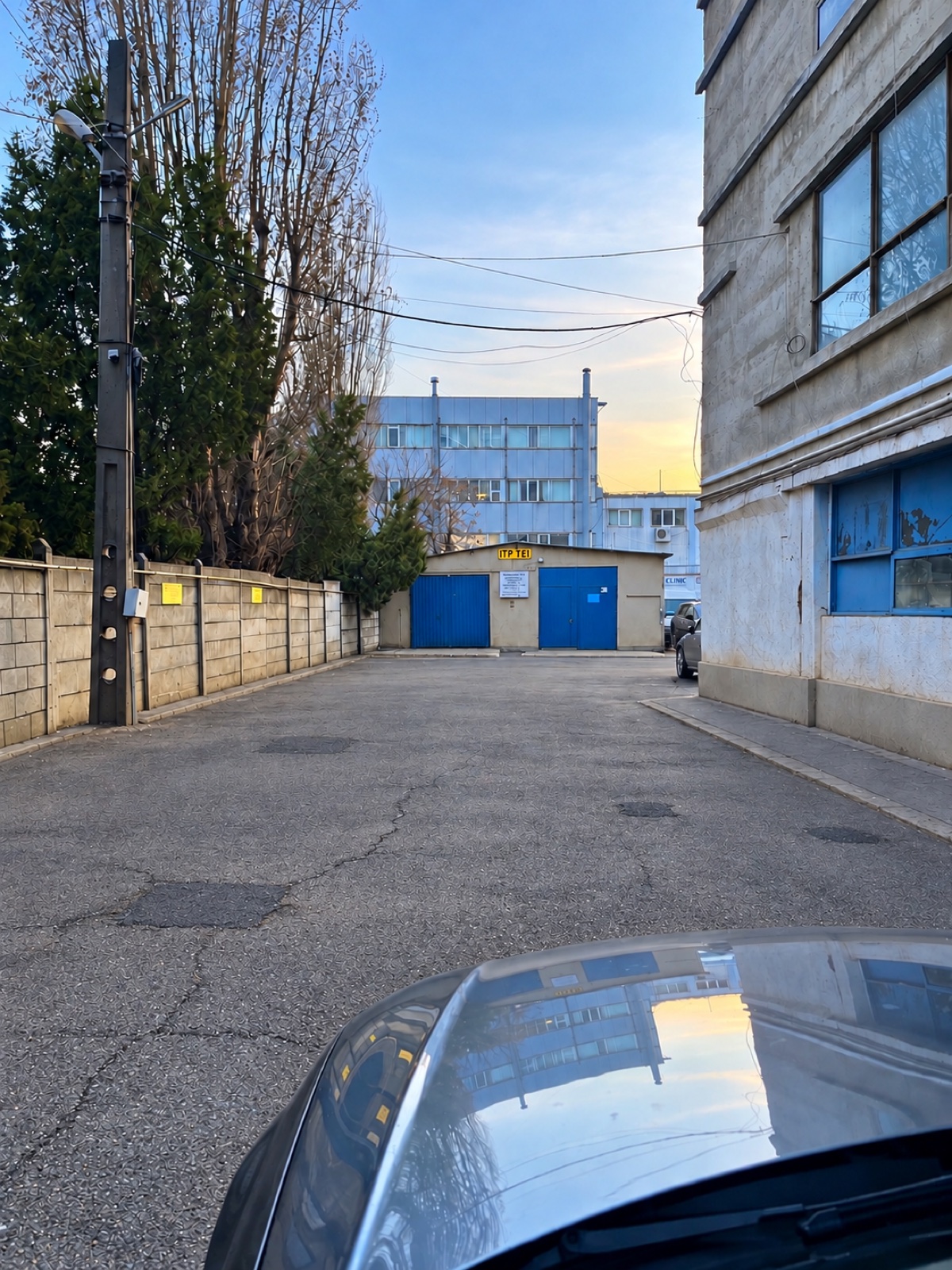 Drumul de acces către stația ITP Tei